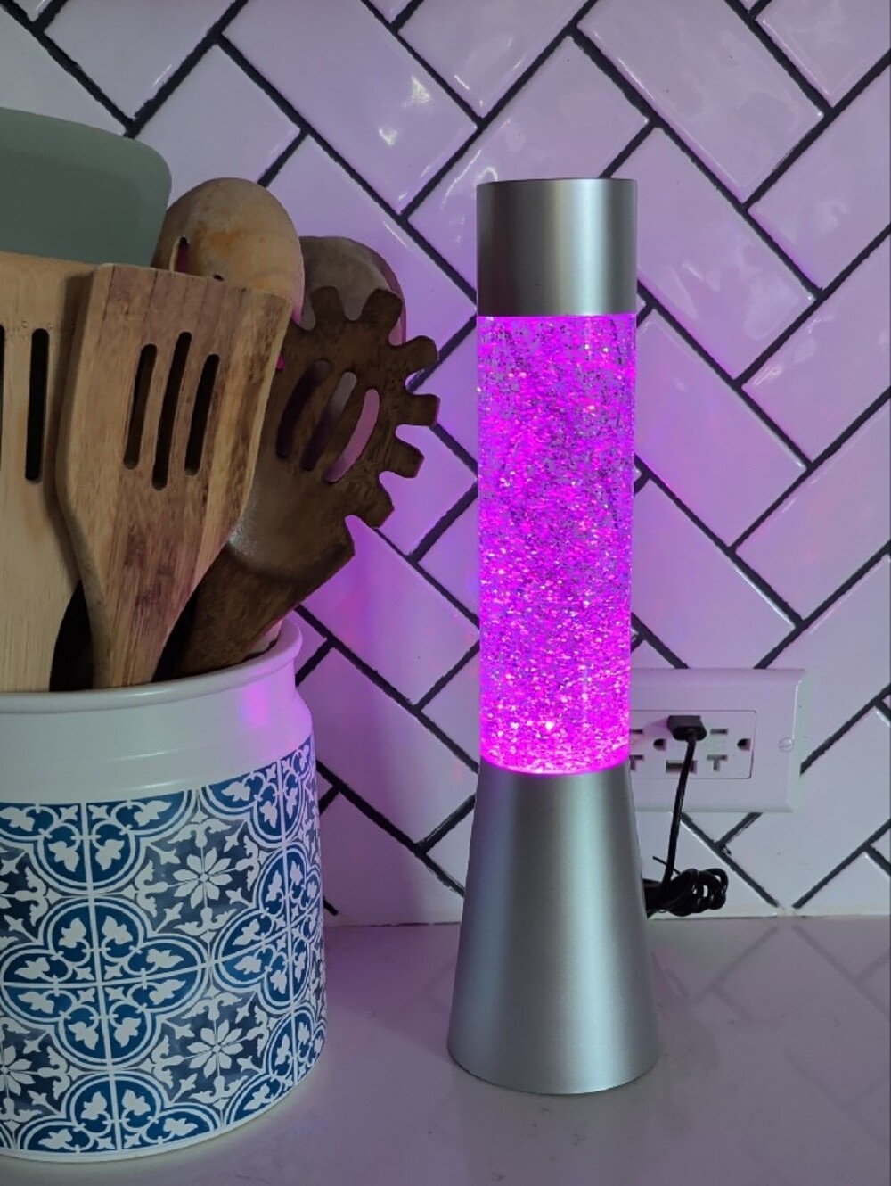 Glitter LED Lava Lamp - Changes Colors - Picture 4 of 9